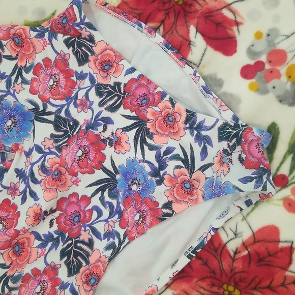 Time and Tru Swimsuit - Picture 4 of 9